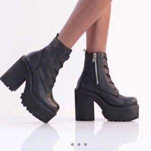 NWT UNIF Choke Boots